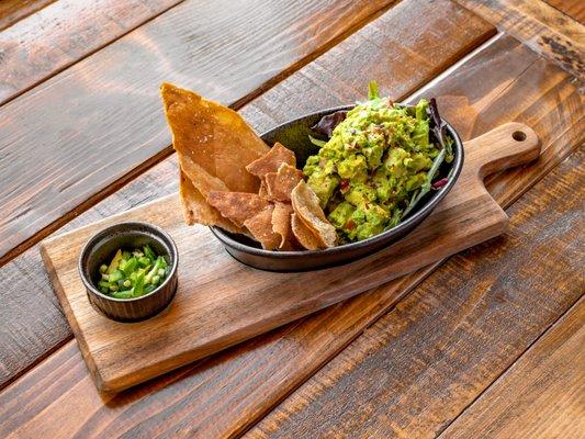 Guacamole with Gluten Free crêpe chips