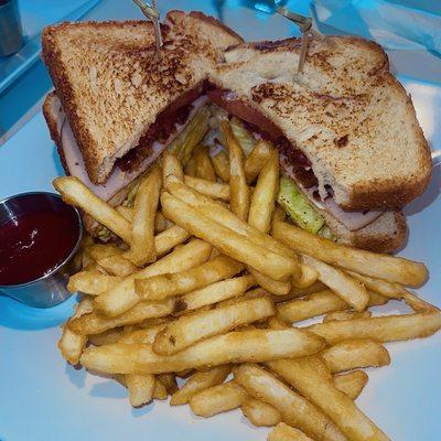 club sandwich & fries