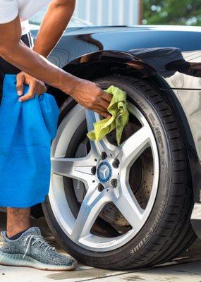 Tire Cleaning (Post-Car Wash)