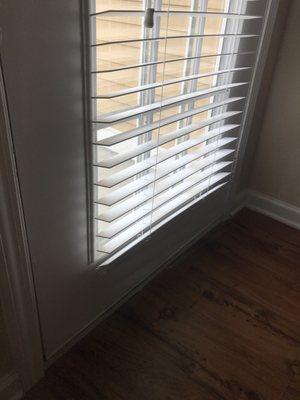 Door blinds not attached at bottom so they just slam into the door when closed.