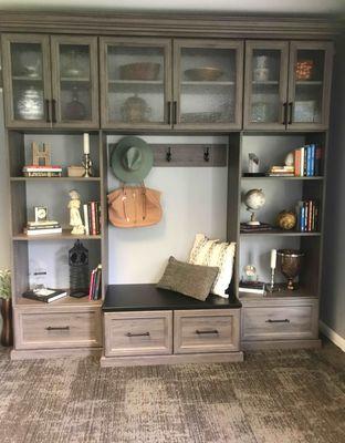 Discover our elegant entryway and mudroom custom storage solution. Expertly crafted with a blend of functionality and style.