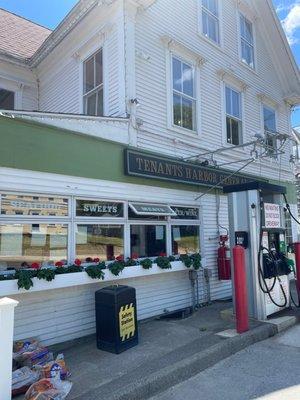 Tenants Harbor General Store/Gas