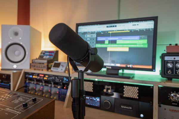 Shure SM7b in the studio