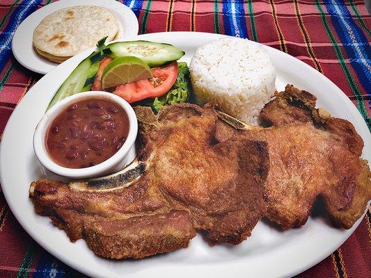 Chuletas fritas,arroz,frijoles, ensalada y tortillas/ pork chops,rice,beans,salad,      and tortillas.