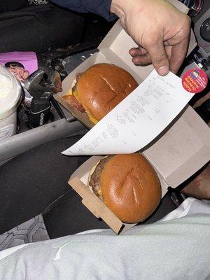 ordered 1 regular cheeseburger and one pretzel bun, no wonder we couldn't tell the difference. neither of them were the right one.