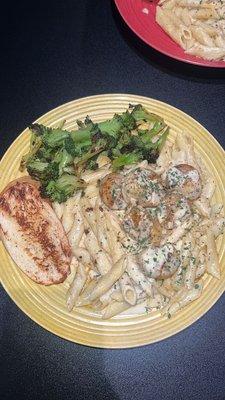 Alfredo Pasta with 6 pc Scallops