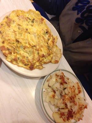 Western omelette with potatoes - also comes with toast