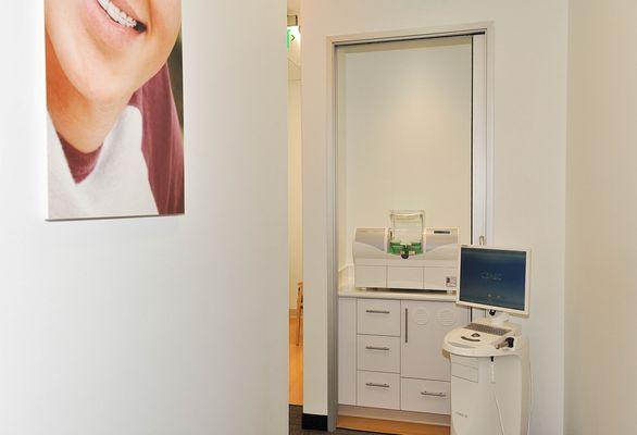 CEREC® CAD/CAM is the epitome of Modern Dentistry. It means that in just 2 hours you can have a crown!