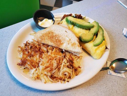 Build Your Own Omlet: Avocado, bacon, mushrooms and green peepers... perfect!