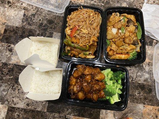 Orange Chicken, house Pad Thai, happy family, Spring Roll, steam rice