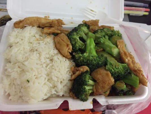 Chicken with broccoli with white rice