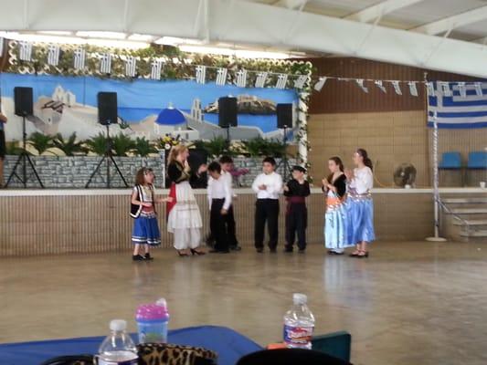 Angel children dancers