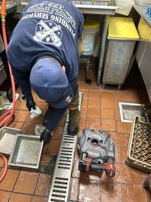 Clogged kitchen drain line, no problem we got the right equipment to fix any drain give us a call to 626 722 2266 to schedule an appointment