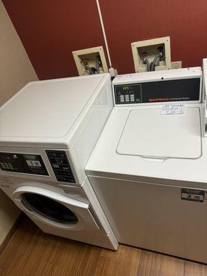 1 out of 2 washing machines that works