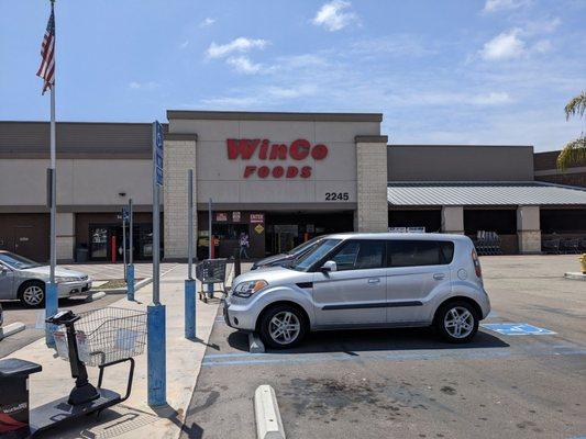 WinCo Foods storefront