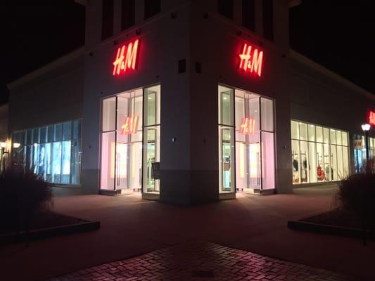 2016-01-14 19.38.49; H&M @ Carriage Crossing, Collierville TN