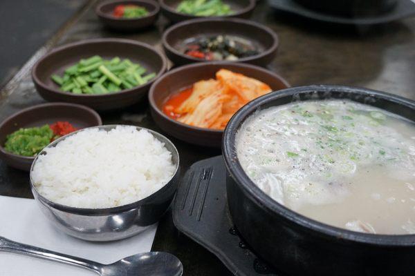 daeji gukbap with banchan