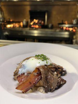 Mushroom toast w poached egg