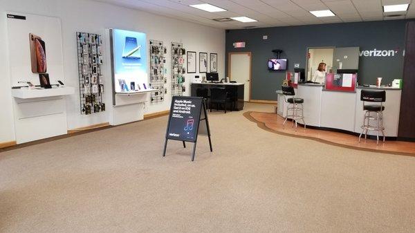 Verizon Wireless Authorized Retailer on Brownsville Road next to Bz&Dz!