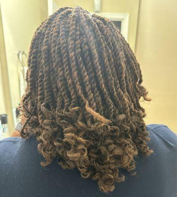 Back view of Kinky Twists done by Helene