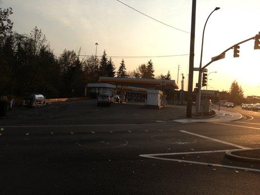 Look for this Shell station immediately south of SE 32nd St.