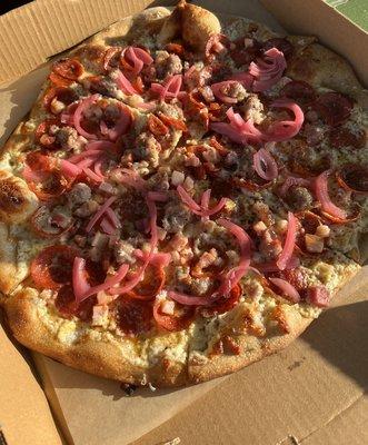 White meat pizza with onions