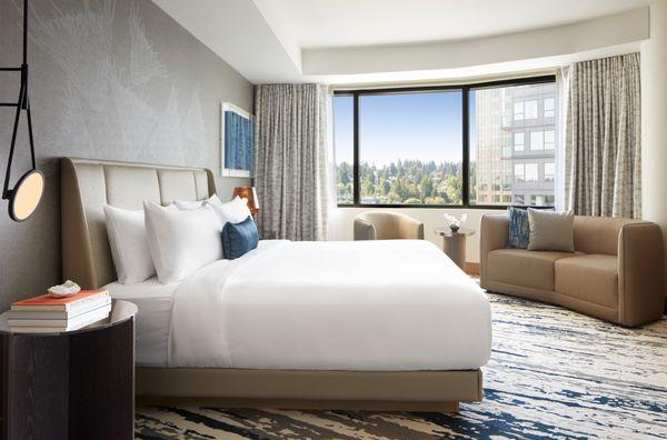 Glamorous design paired with iconic views. Elevate your stay in our Junior Suite retreat