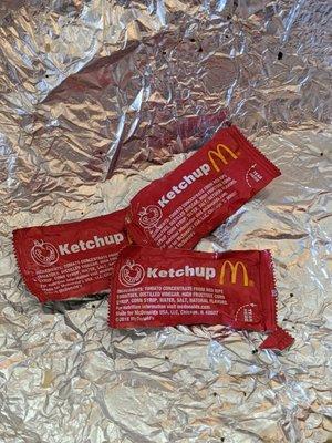 y'all really can't spring for your own ketchup packets? really? mcdonald's hand-me-downs??? oof.