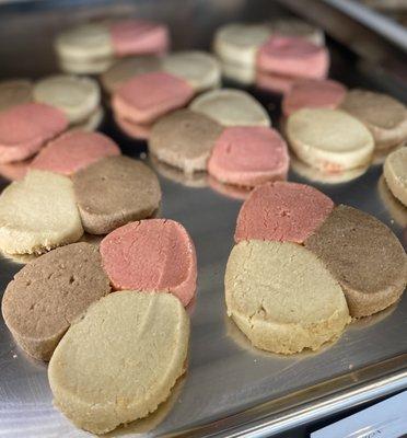 Polvorones tri-color. Soft crumbly shortbread cookie of three colors.