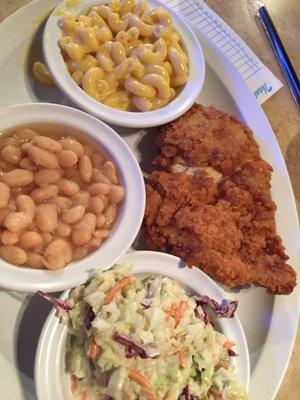 Fried chicken, white beans, coleslaw & Mac n cheese