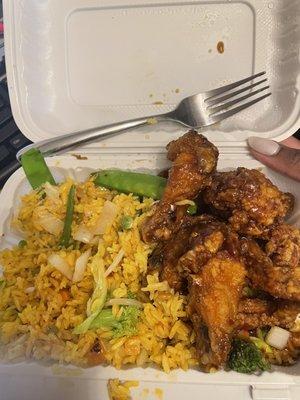 Vegetable fried rice with garlic chicken wings