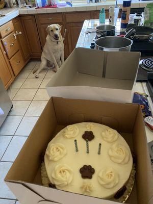 A customer order round cake!