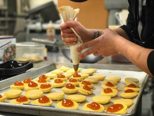 Making fresh apricot macaroons