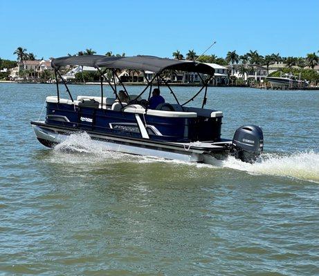 Luxury 23' Starcraft Tritoon Boats