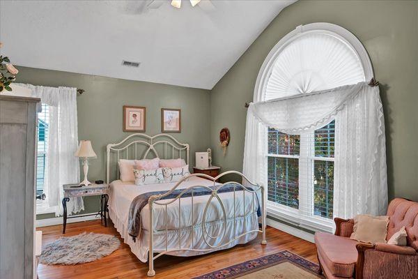 Maple - upstairs room with vaulted ceiling