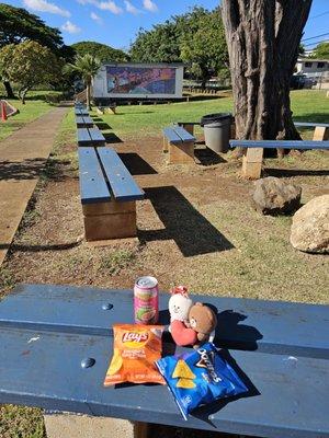 Clean, peaceful campus with outdoor seating so we can enjoy our snacks!