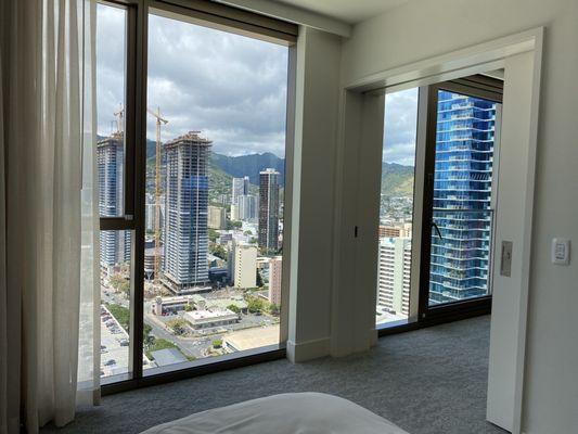 King bed Looking at the city view room 2913