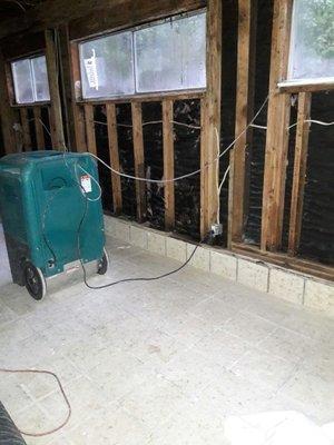 Dehumidifiers, Hepafilters and Air Movers were used