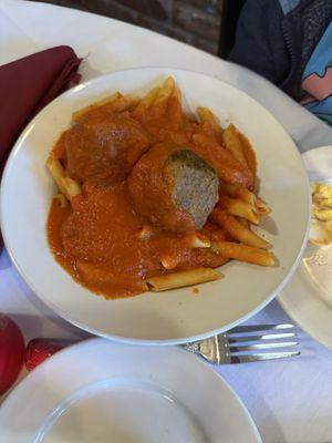 Kid's pasta and meatballs