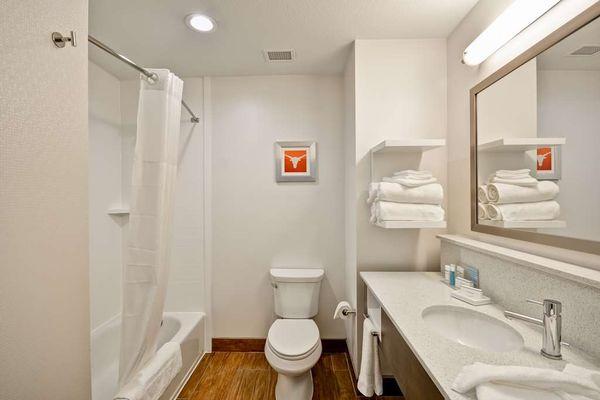 Guest room bath