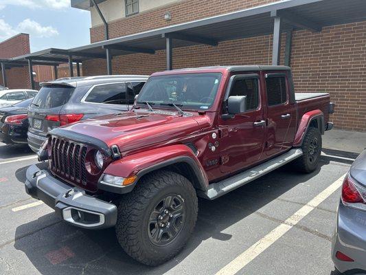 New OEM windshield replacement on a new Gladiator