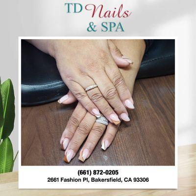 Enhance your mood with nails that bring a touch of elegance to your fingertips. 
    !