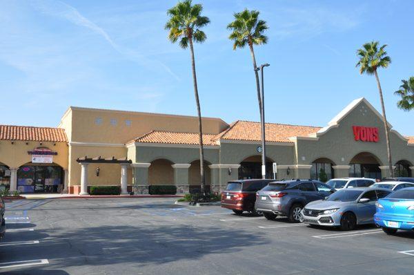 Prime iBrow threading and waxing salon exterior, Located next to vons