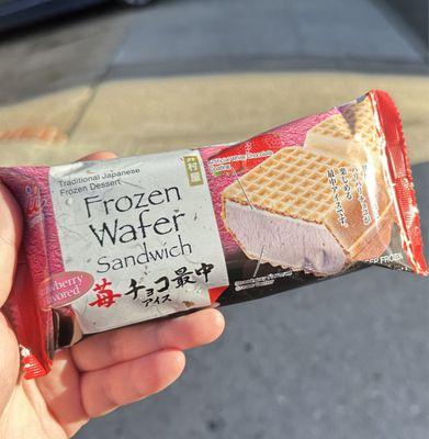 strawberry wafer ice cream