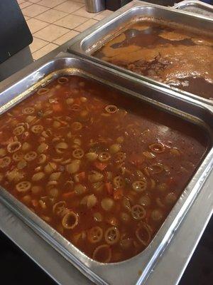 Sopa  marinera y caldosa recién hechas.