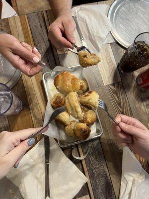 Garlic rolls with friends