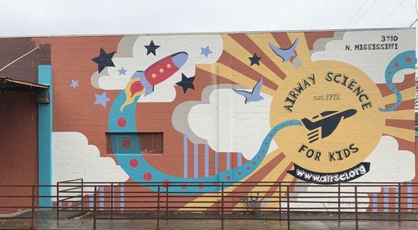 This beautiful mural cheerfully greets passersby on Mississippi Avenue!