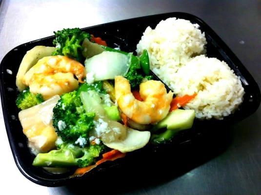 Tung Ting Shrimp. (Mixed Vegetable with Shrimp in White Sause)