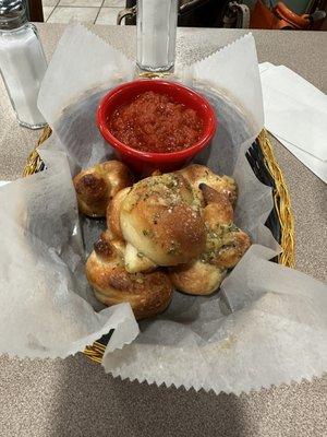 Garlic knots x5