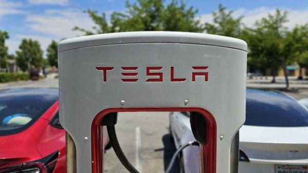 Tesla Supercharger - Atascadero